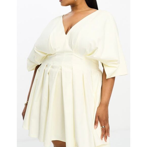 ASOS DESIGN Curve V-Neck Structured Mini Dress Ivory Plus Size 18 (US 18 / UK 22 - Picture 1 of 6